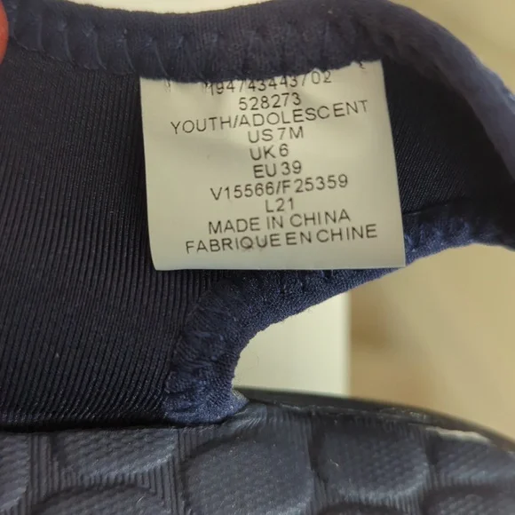 Sandals by Lands End Youth/Adolescent Velcro Closure - Picture 4 of 9